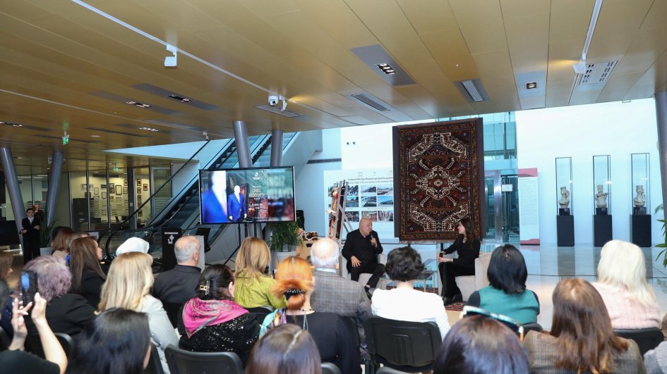 Azərbaycan Milli Xalça Muzeyində Xalq yazıçısı Çingiz Abdullayevlə görüş keçirilib