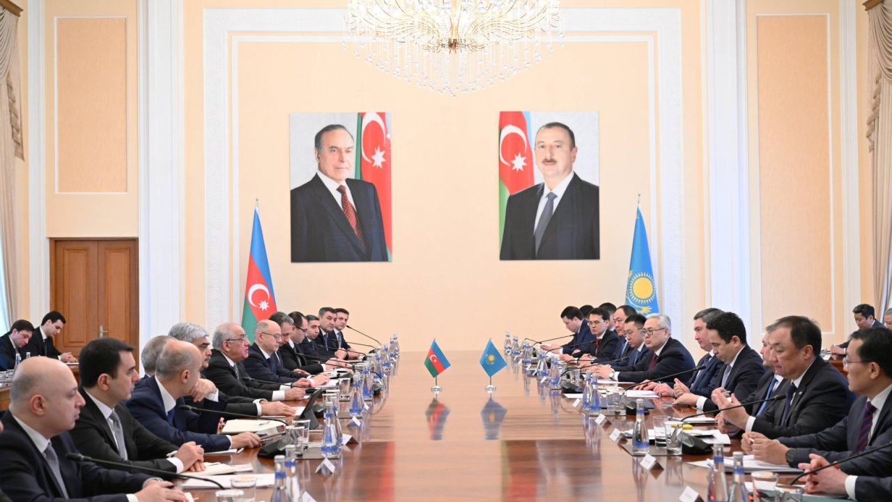 Azərbaycan və Qazaxıstan arasında dəmir yolu ilə tranzit daşımaları 33 faiz artıb