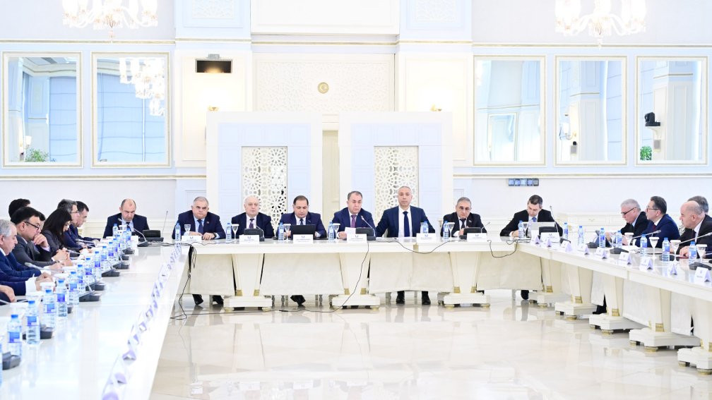 Milli Məclisdə enerji səmərəliliyinə həsr olunmuş ictimai müzakirə keçirilib