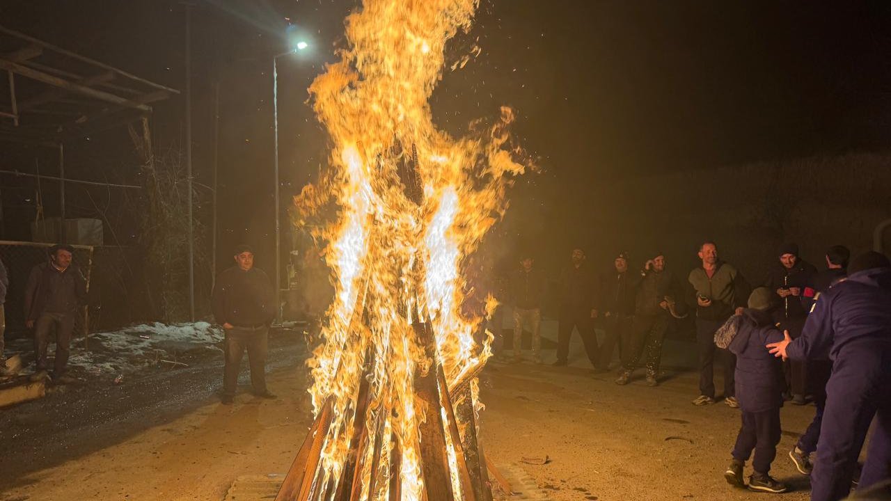 Həsənriz kəndində 33 ildən sonra ilk dəfə çərşənbə tonqalı yandırıldı