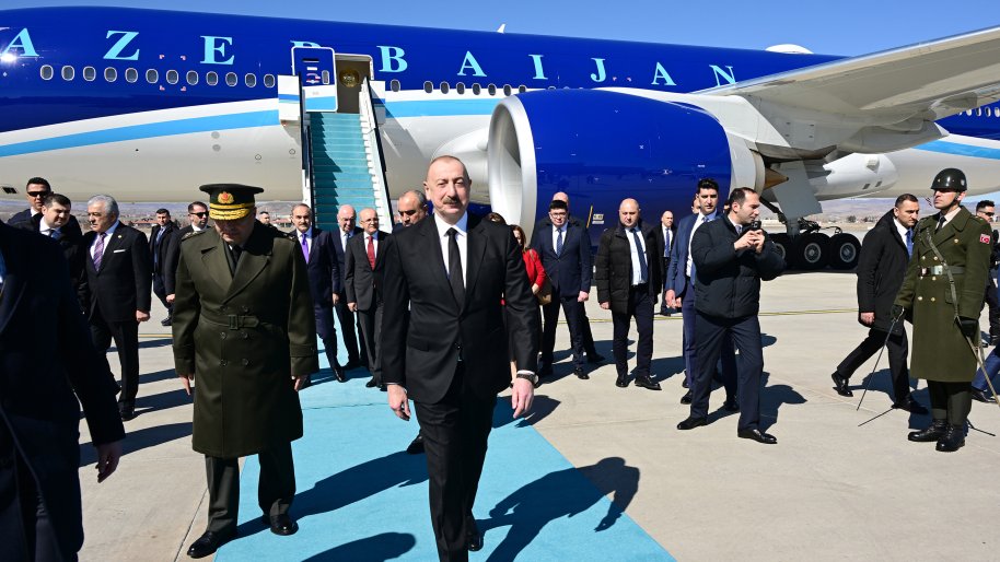 Prezident İlham Əliyev Ankaraya işgüzar səfərə gəlib FOTO