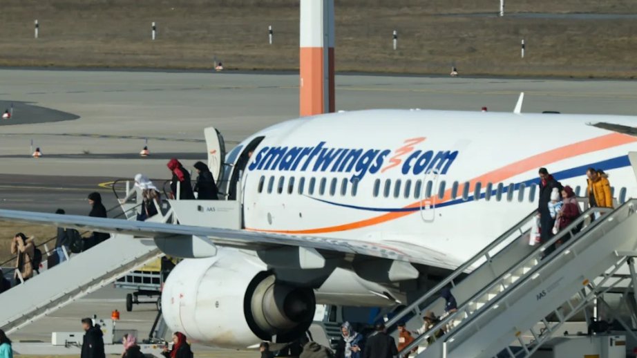 Almaniyanın sığınacaq hüququ verdiyi 132 əfqan Berlinə gətirilib