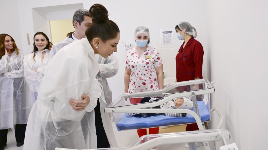 Birinci vitse-prezident Mehriban Əliyeva Gəncə Şəhər Birləşmiş Xəstəxanasının Perinatal Mərkəzində olub