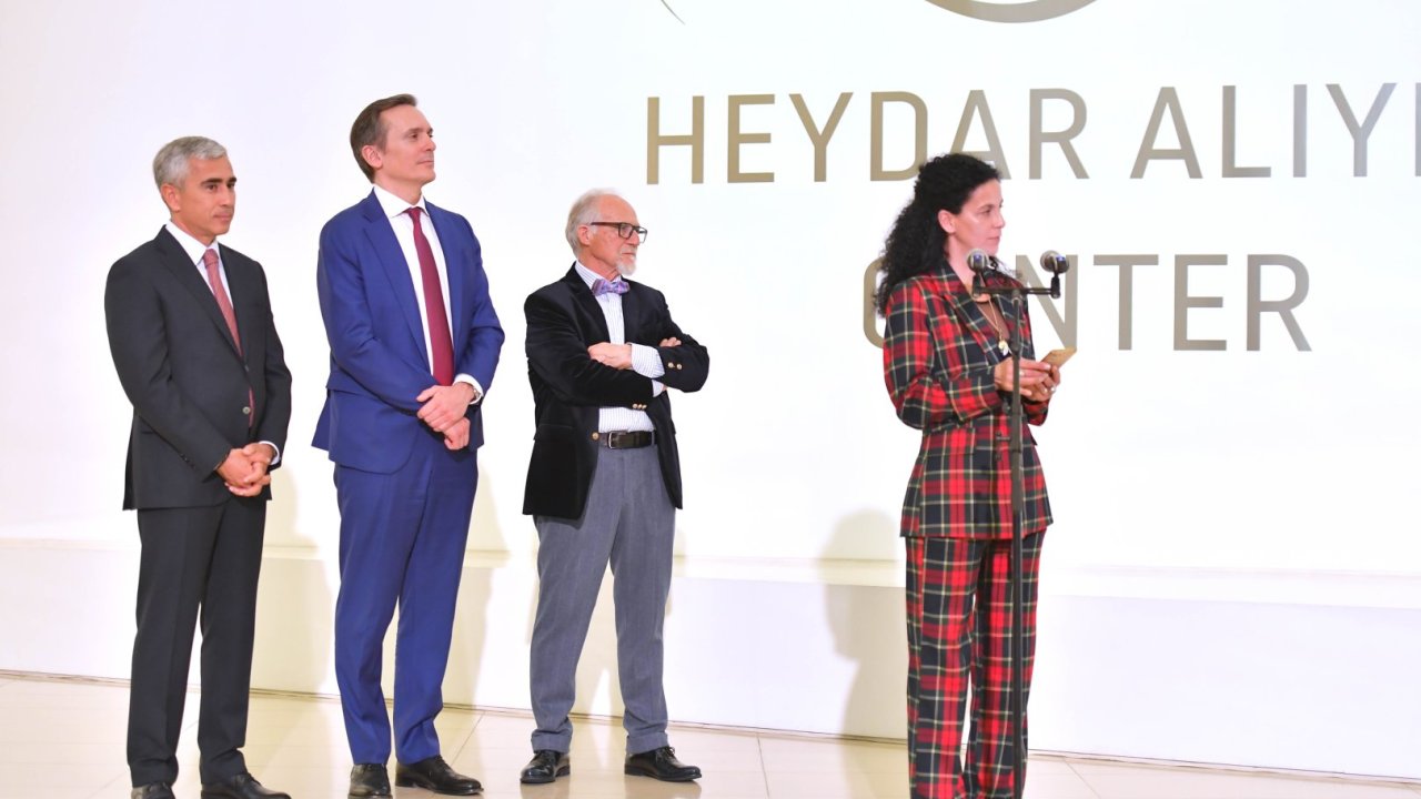 Heydər Əliyev Mərkəzində italyan heykəltəraşın “Təbiətin nemətləri” adlı sərgisi açılıb