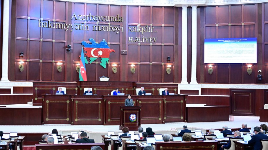 Təyyarədə fotoçəkiliş və tütün çəkməyə görə cərimələr 5 dəfə artırılır