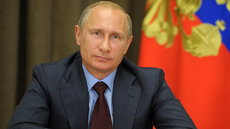 Vladimir Putin Sahibə Qafarovanı “Dostluq” ordeni ilə təltif edib