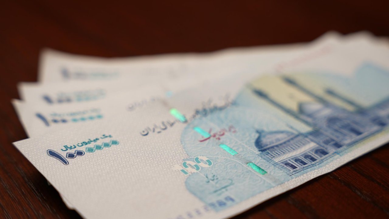 İran valyutası dəyərini itirməkdə davam edir