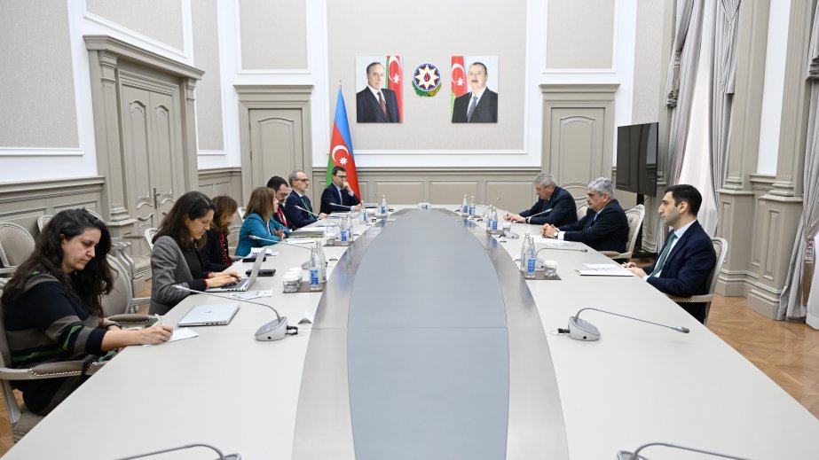 Baş nazirin müavini Samir Şərifov İspaniyanın ticarət üzrə dövlət katibi ilə görüşüb