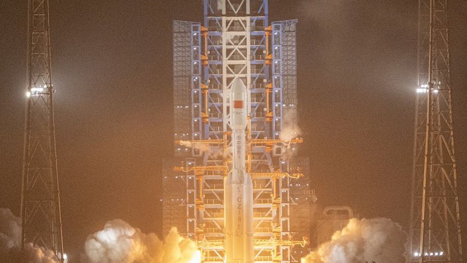 Çin eyni daşıyıcı raketlə orbitə 18 peyk çıxarıb