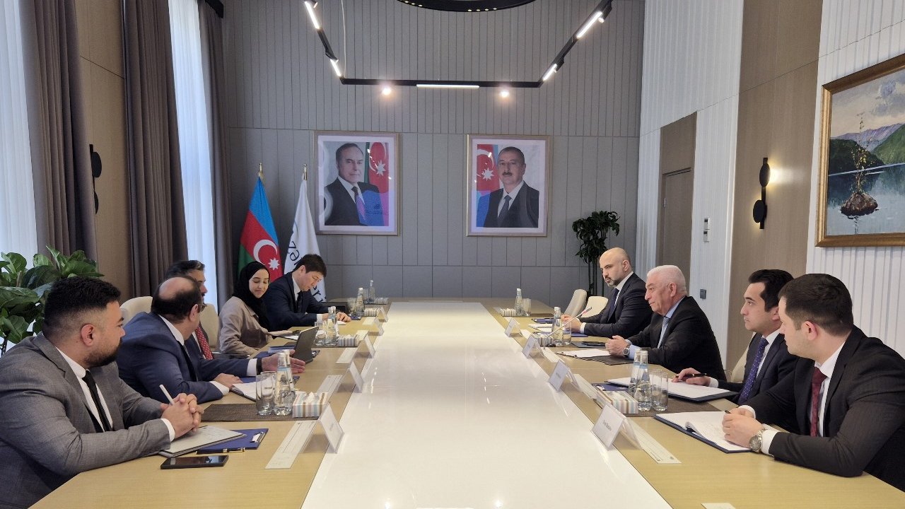 “Qaradağ” günəş elektrik stansiyası və meqalayihənin icra strategiyası barədə müzakirələr aparılıb