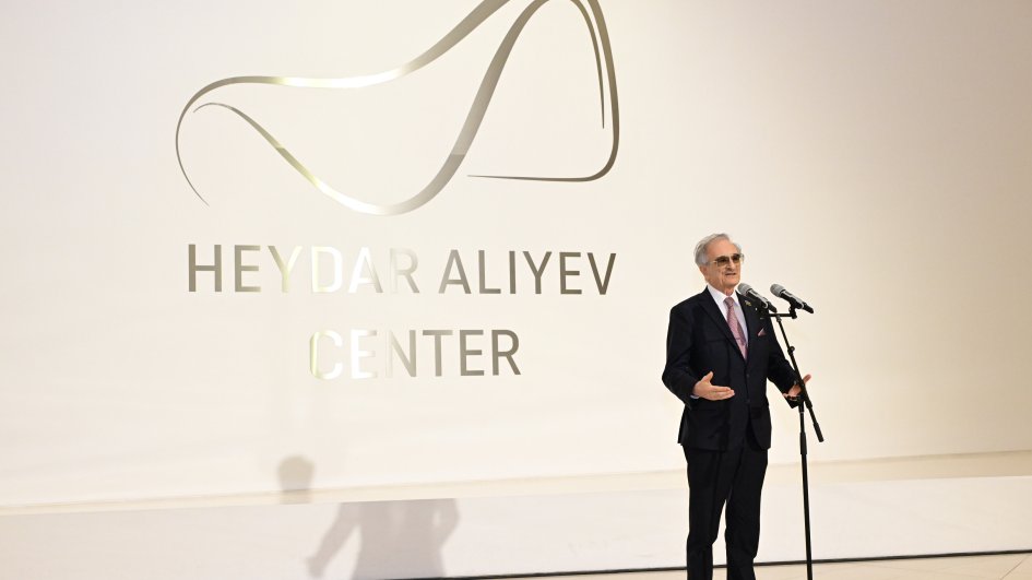 “The Mystery of the Rose” exhibition by sculptor Andrey Ostashov opens at Heydar Aliyev Center