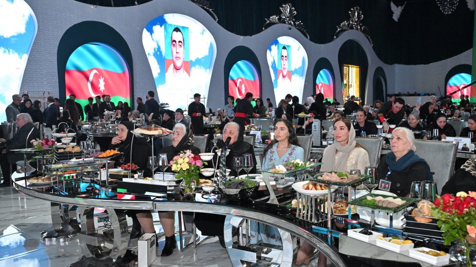 Leyla Əliyeva və Arzu Əliyeva şəhid anaları ilə iftar məclisində iştirak ediblər