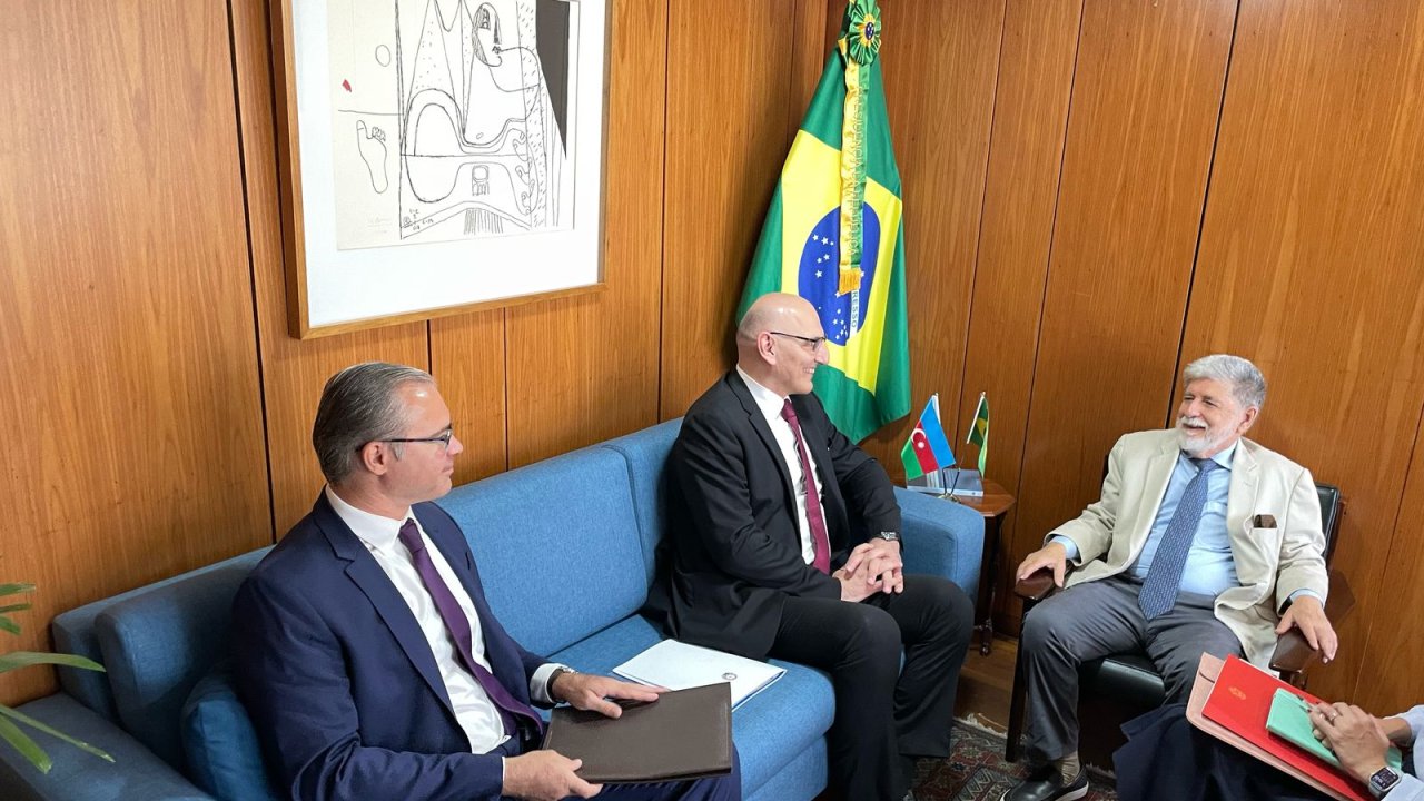 Elçin Əmirbəyov Braziliyanın rəsmi şəxsləri ilə danışıqlar aparıb