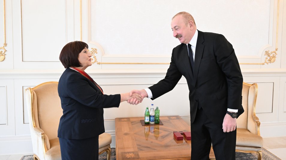 Prezident İlham Əliyev Sahibə Qafarovaya “Şərəf” ordenini təqdim edib - YENİLƏNİB