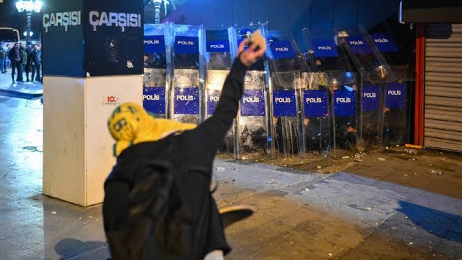 Türkiyədə keçirilən qanunsuz aksiyalar zamanı 123 polis əməkdaşı yaralanıb
