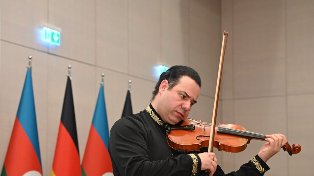 Musiqi vasitəsilə mədəniyyətlərin kəsişməsi - Azərbaycan musiqiçisinin Almaniyada keçdiyi yol