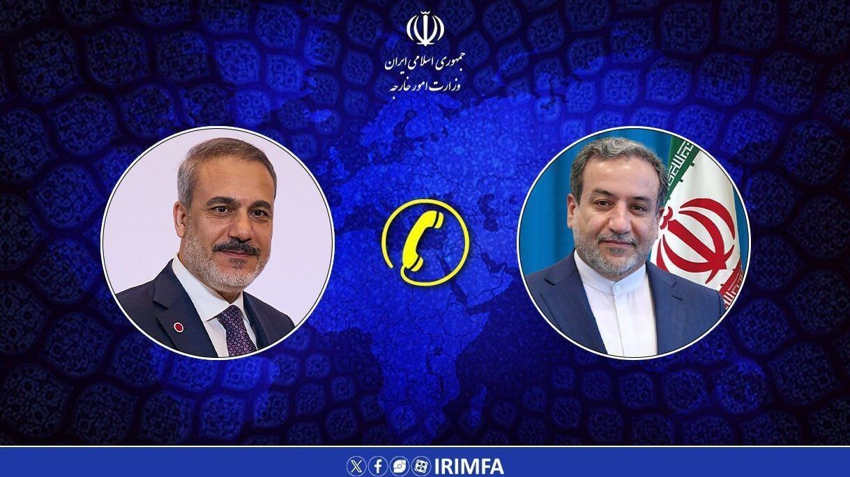 Turkish, Iranian FMs discuss current regional Issues