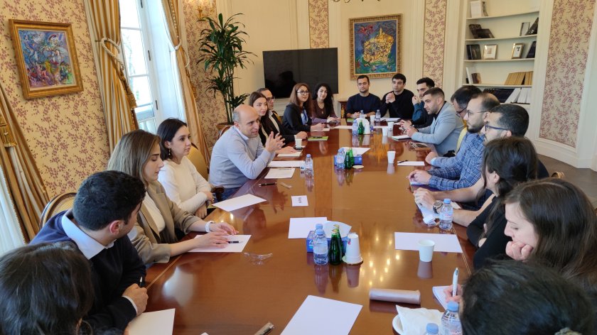 Parisdə Avropada təhsil alan azərbaycanlı doktorantlarla görüş olub