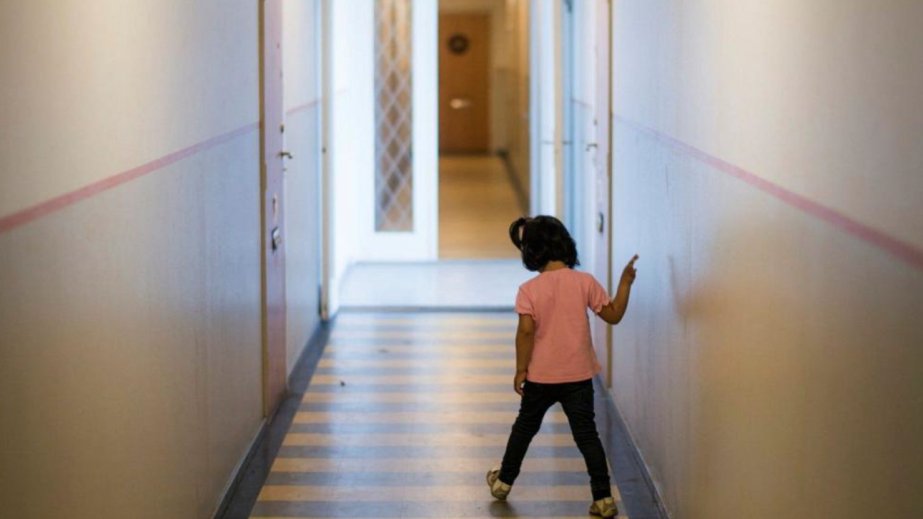 Avropalı ekspertlər: Uşaqların əsas ehtiyaclarını ödəyə bilməyən ailələrin sayı artır