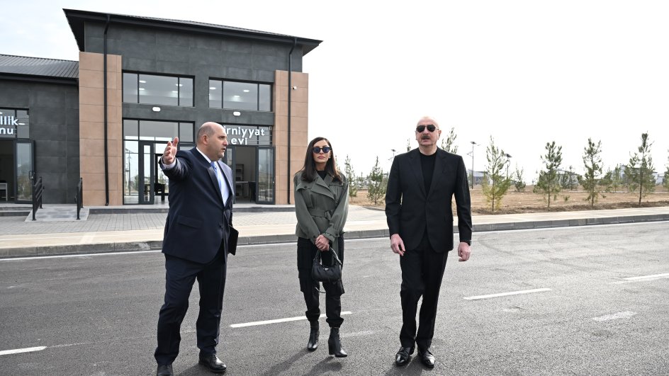 Prezident İlham Əliyev və birinci xanım Mehriban Əliyeva Ağdamın Sarıcalı kəndinin birinci mərhələsinin açılışında iştirak ediblər