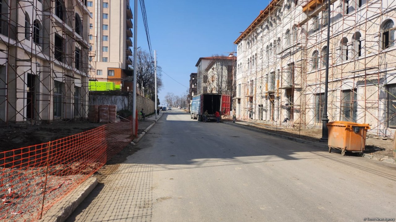 Şuşanın Qarabağ küçəsində 10 bina inşa edilir