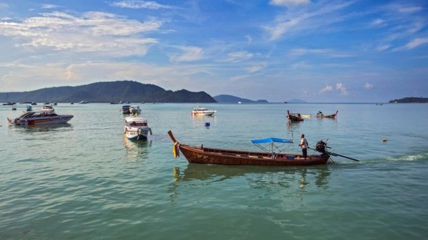 Tailandda turistləri daşıyan kater partlayıb