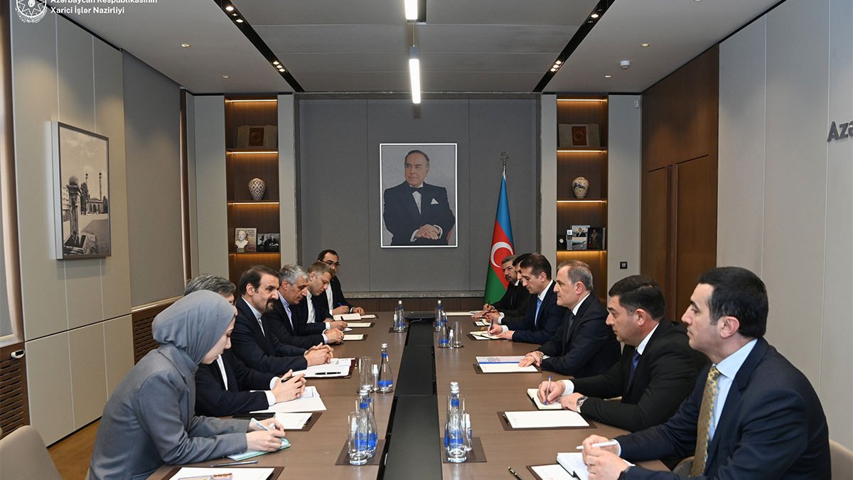 Ceyhun Bayramov İran Prezidentinin müşaviri ilə beynəlxalq təhlükəsizlik məsələlərini müzakirə edib