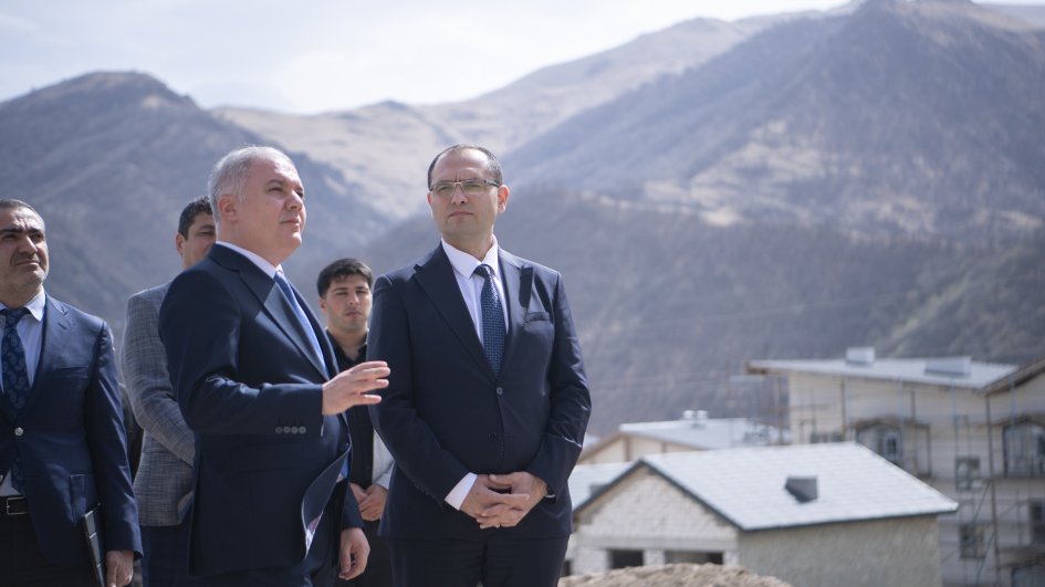 Nazir Məcnun Məmmədov Kəlbəcər və Ağdərədə təsərrüfatlara baş çəkib, fermerlərlə görüşüb