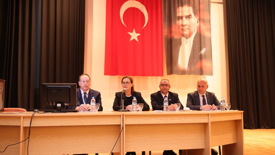 İzmirdə azərbaycanlılara qarşı törədilmiş soyqırımlara həsr olunan konfrans keçirilib