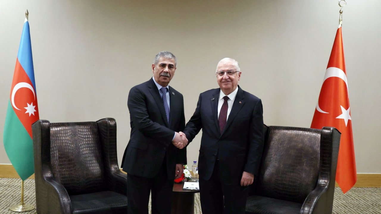 Azerbaijani, Turkish defense ministers hold meeting in Antalya (PHOTO/VIDEO)