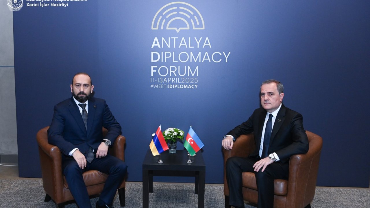 Azerbaijan, Armenia FMs hold talks on peace agreement at Antalya Diplomacy Forum