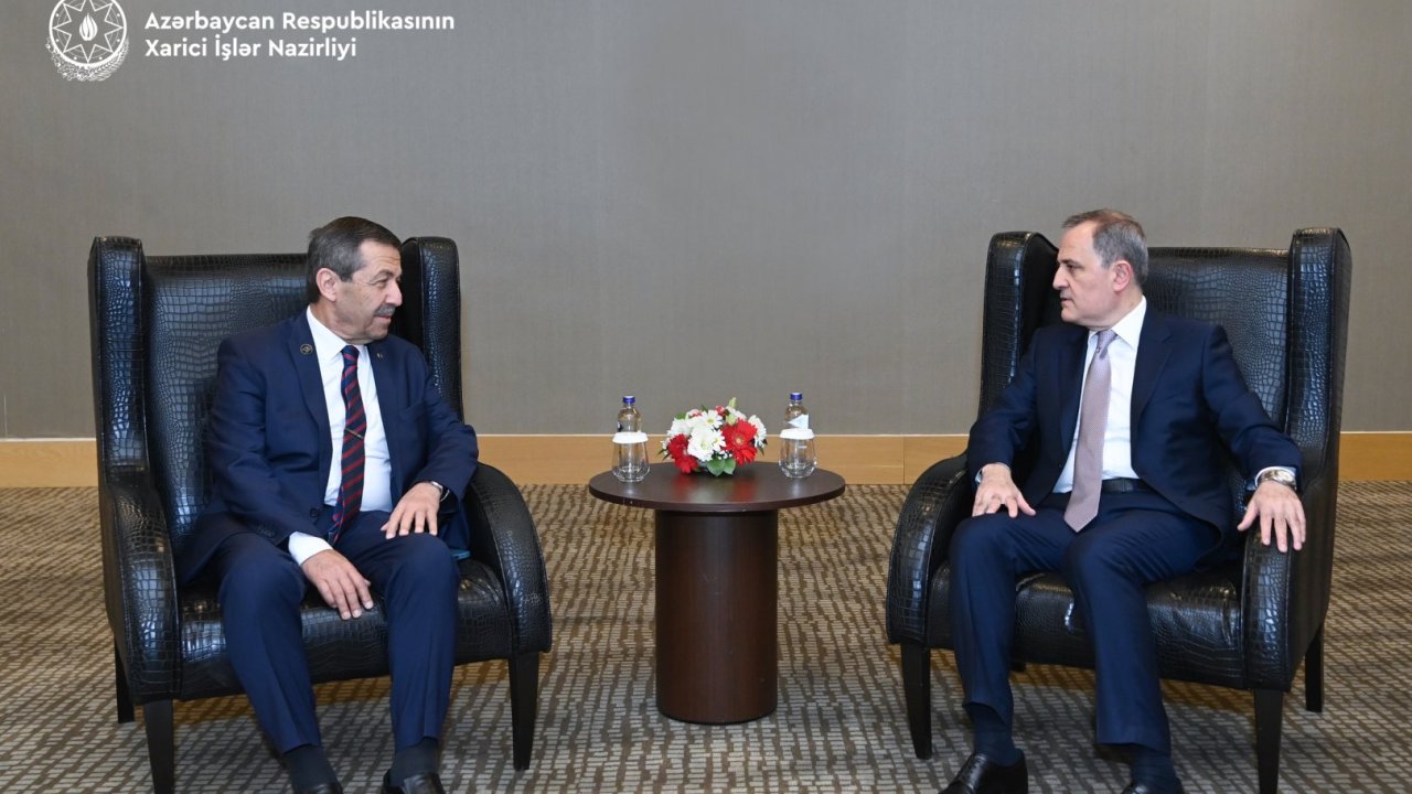 Azərbaycan və Şimali Kipr XİN rəhbərləri regional təhlükəsizlik məsələlərini müzakirə ediblər
