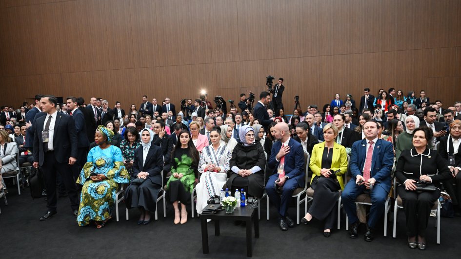 Birinci xanım Mehriban Əliyeva Antalya Diplomatiya Forumunun panel iclasında iştirak edib