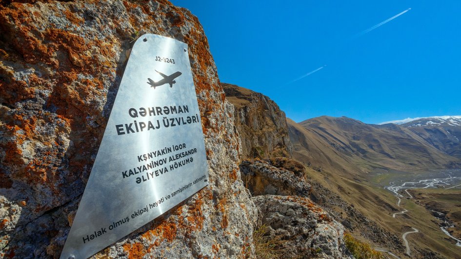 Təyyarə qəzasında həlak olan ekipaj heyəti və sərnişinlərin xatirəsi əbədiləşdirilib