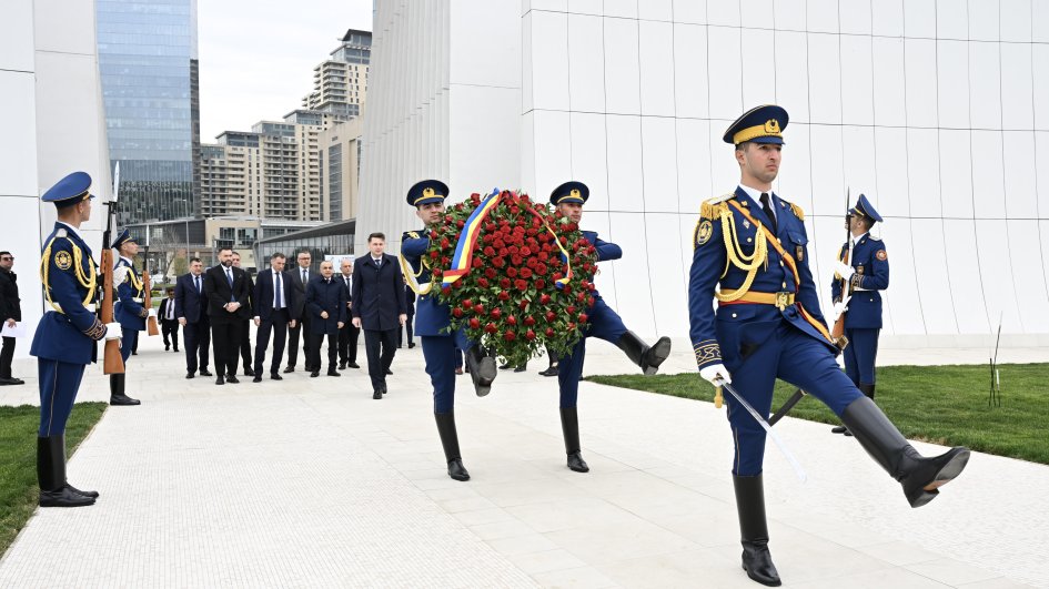 Romanian Senate's Acting President visits Victory Park