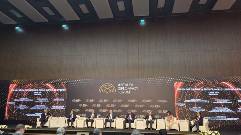 Antalyada mədəniyyətin birləşdirici və bölücü tərəfləri müzakirə mövzusu olub