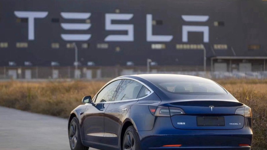 Dünyada avtomobillərin ən bahalı geri çağırılması baş verə bilər
“Tesla”nın 4 milyon avtomobilində köhnəlmiş çiplər aşkarlanıb