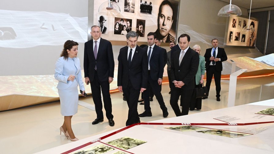 Gürcüstan Prezidenti Heydər Əliyev Mərkəzində olub