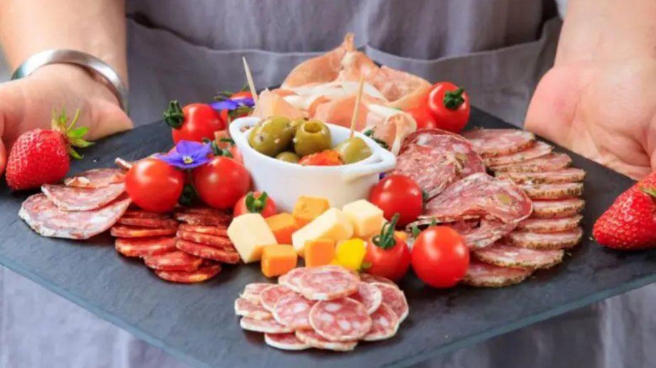 Britaniya hökuməti Aİ-dən pendir və ət məhsullarının gətirilməsini qadağan edib