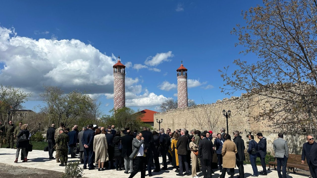 Diplomatik korpusun nümayəndələri Şuşa şəhəri ilə tanış olublar (FOTO) (YENİLƏNİB)