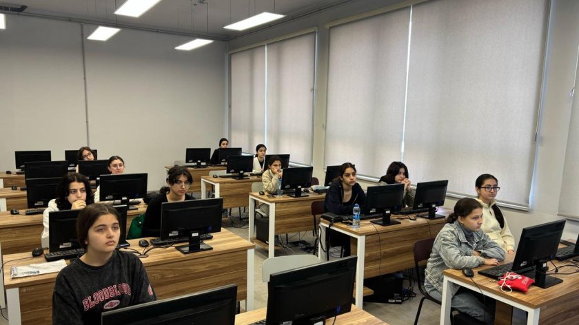 Məktəbli qızlar ölkəmizi Avropa Qızlar İnformatika Olimpiadasında təmsil edəcəklər
