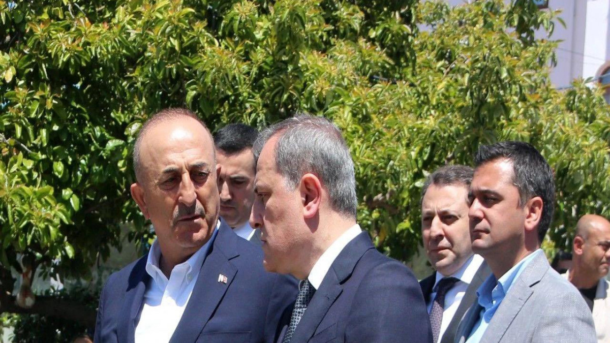 Ceyhun Bayramov Çavuşoğlunun atasının dəfn mərasimində iştirak edib