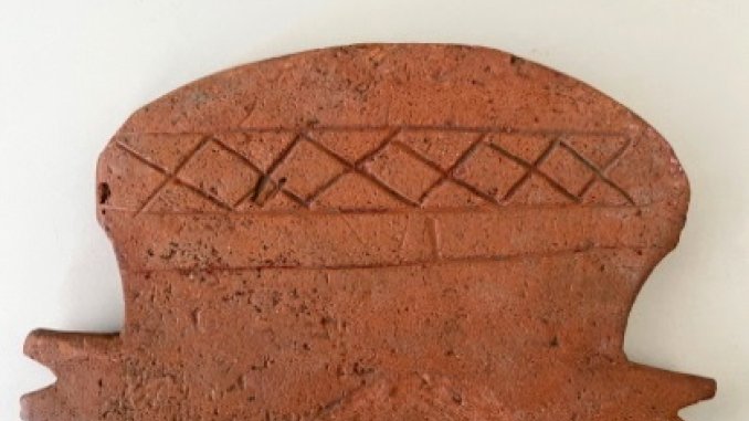 Orta əsrə aid saxsı nümunəsi üzərində Nizaminin beytinin həkk olunduğu müəyyənləşdirilib