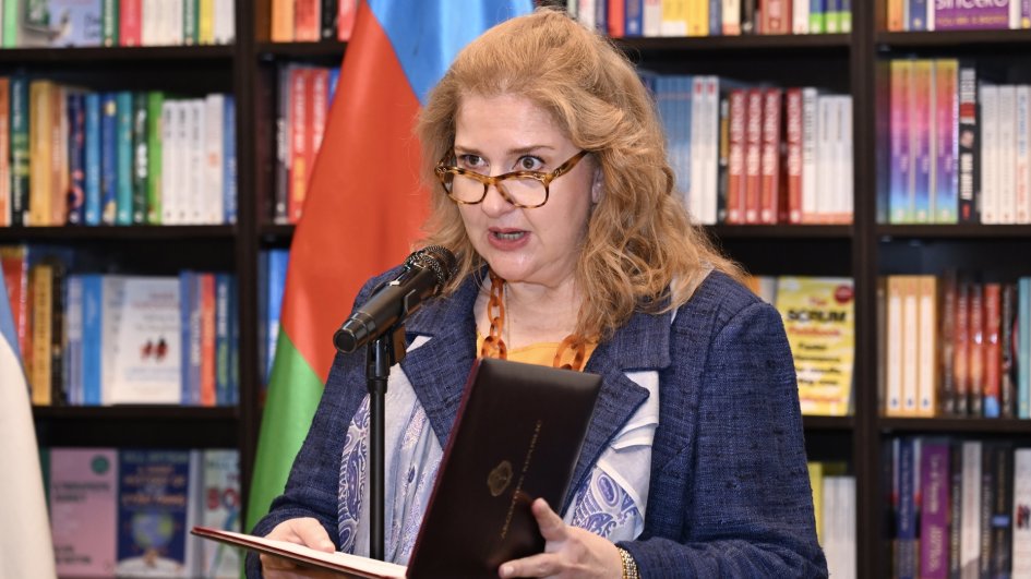 Alexandra Laurensiçin “Ağla gəlməyən gün” kitabının Azərbaycan dilinə tərcüməsinin təqdimatı olub