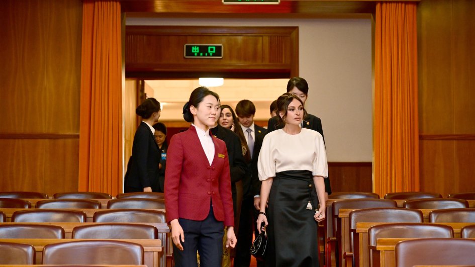 First Lady Mehriban Aliyeva, her daughter Leyla Aliyeva, other family members visit Great Hall of the People in Beijing