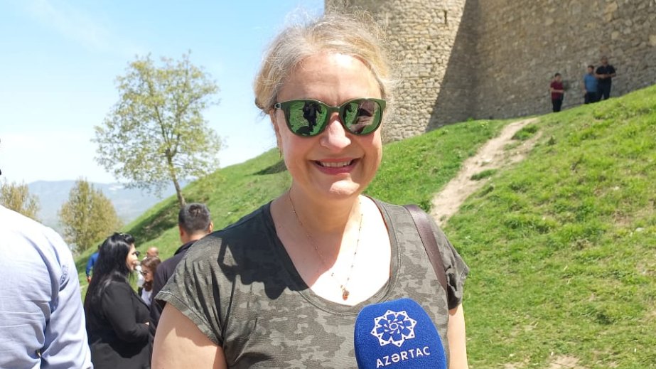 ABŞ-dan olan səyyah: Dağıdılmış ərazilərin yenidən bərpa edilməsini görməkdən çox məmnunam