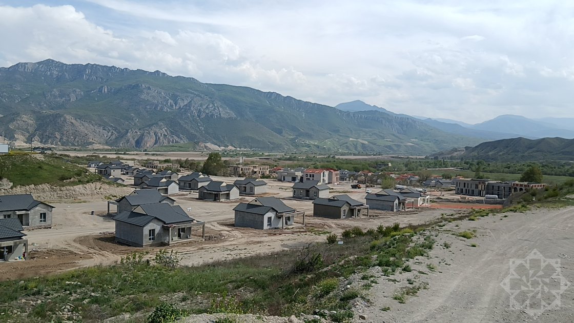 Düşmənin viran qoyduğu Cahangirbəyli kəndi yenidən qurulur - reportaj