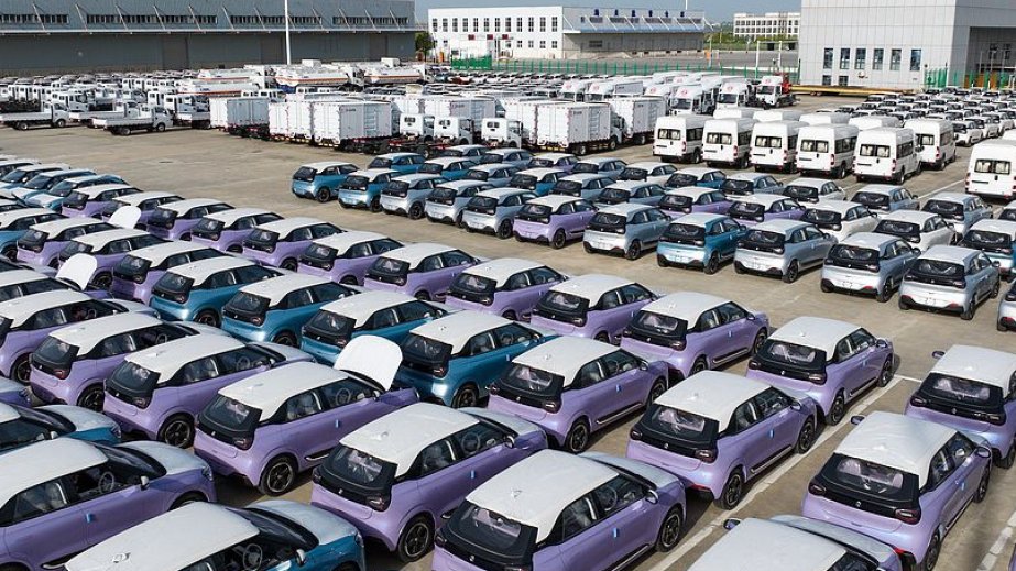 China aims for EVs to dominate new vehicle sales by 2035