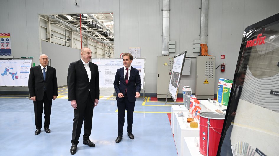 Prezident İlham Əliyev Sumqayıt Kimya Sənaye Parkında bir sıra müəssisələrin açılışını edib
