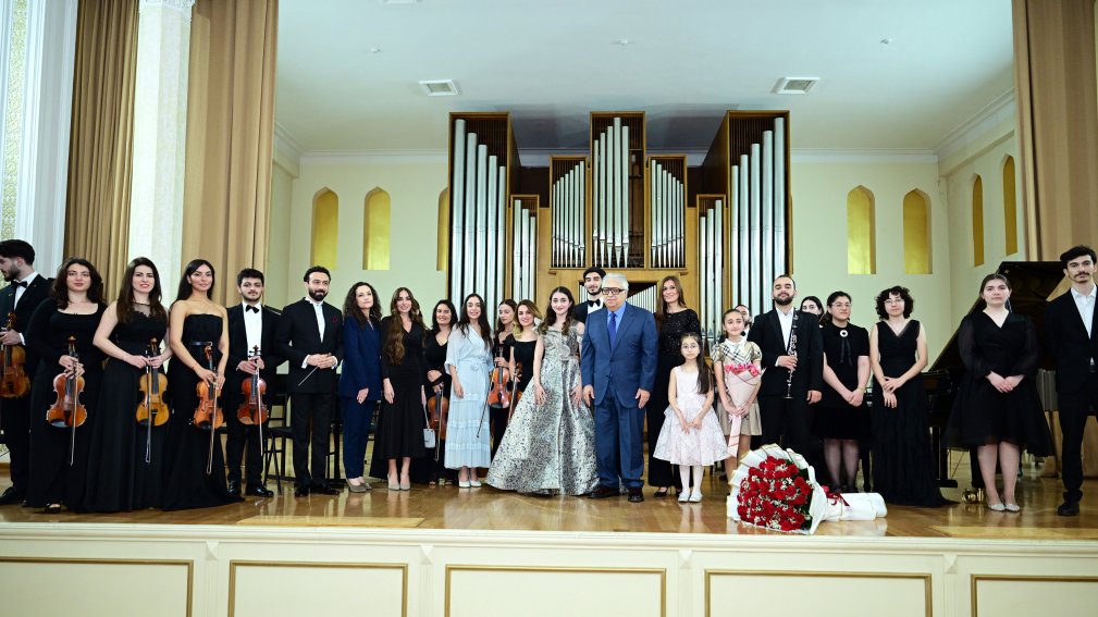 Heydar Aliyev Foundation VP Leyla Aliyeva watches concert of students and youth at Baku Music Academy